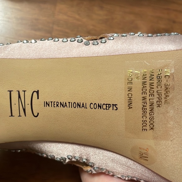 INC CHAMPAGNE SATIN SHOE W CRYSTAL BEADS NEW NEVER WORN - Picture 6 of 10